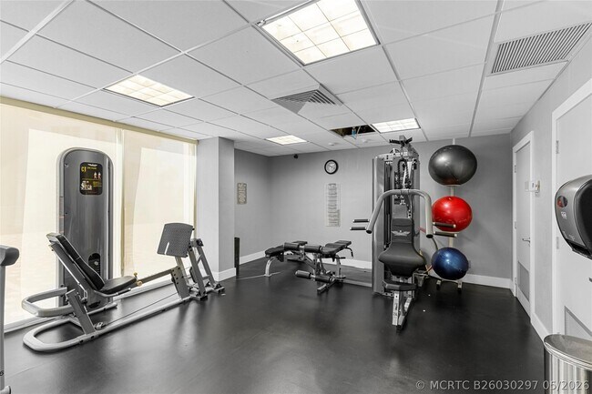 Building Photo - 3750 Galt Ocean Dr