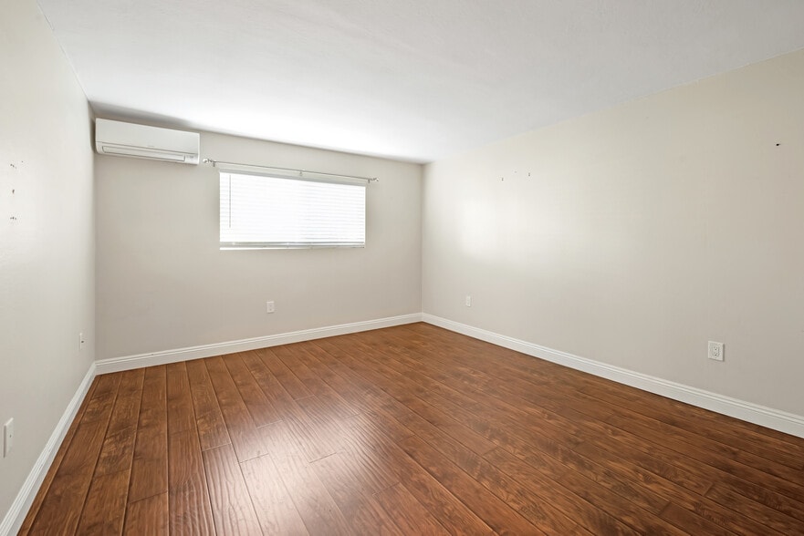 Building Photo - 3168 Via Vista