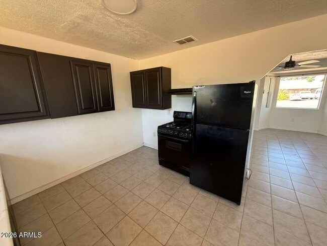 Building Photo - 3105 E 14th St