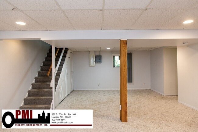 Building Photo - 8030 N Hazelwood Dr