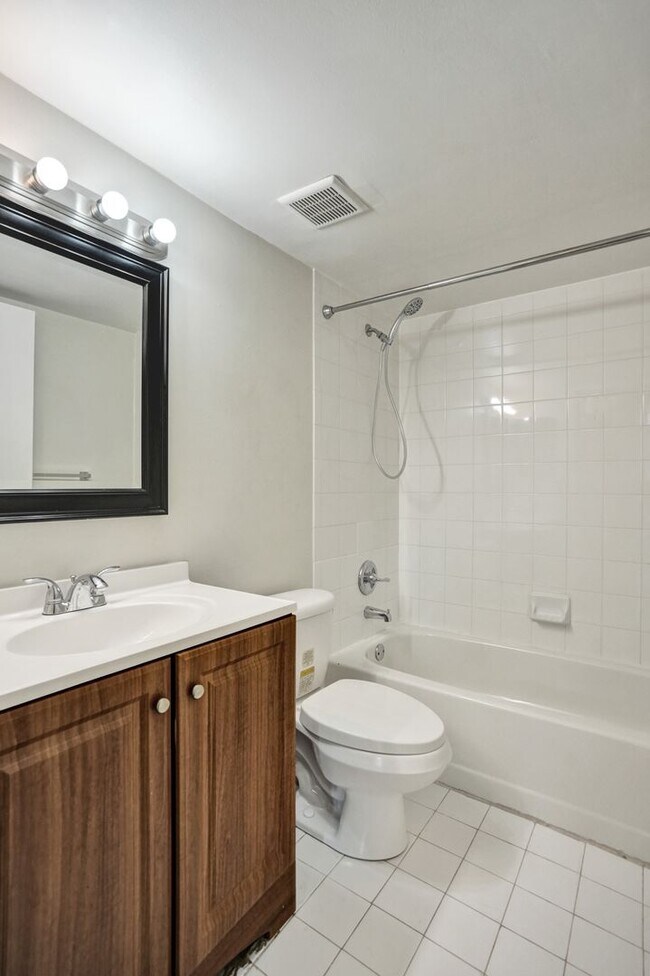 Building Photo - Updated 2 Bed, 2 Bath 1st Floor Condo with...