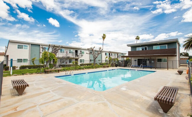 Building Photo - Oasis Del Sol