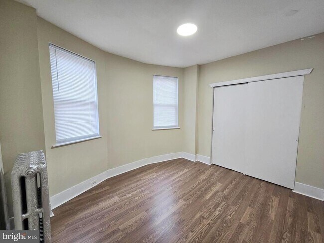 Building Photo - 5222 Catharine St