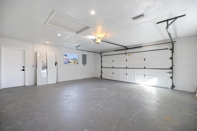 Building Photo - 328 Monet Dr