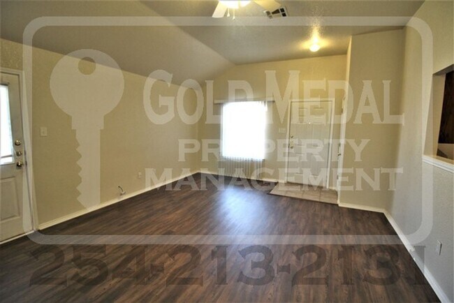 Building Photo - 2600 Lucille Dr