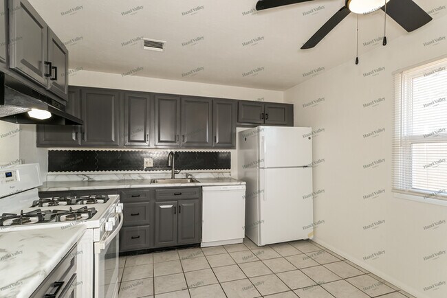 Building Photo - 747 Chevron Dr