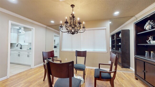 Building Photo - 1022 Manorglen Dr