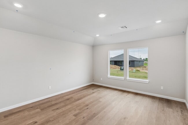 Building Photo - 8517 E Fort Worth St