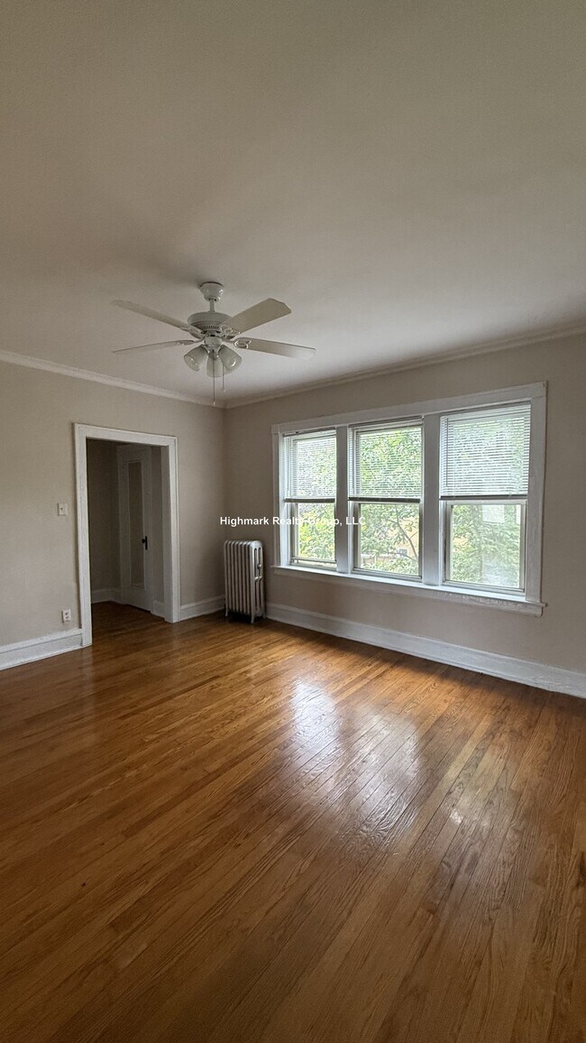 Building Photo - 2853 W Berteau Ave