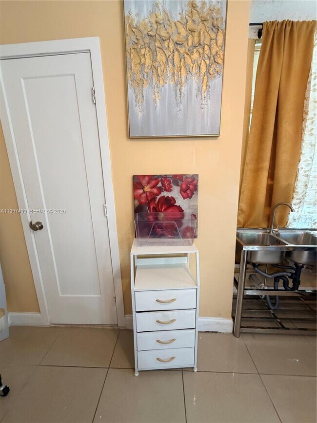 Building Photo - 3580 NW 32nd Ct