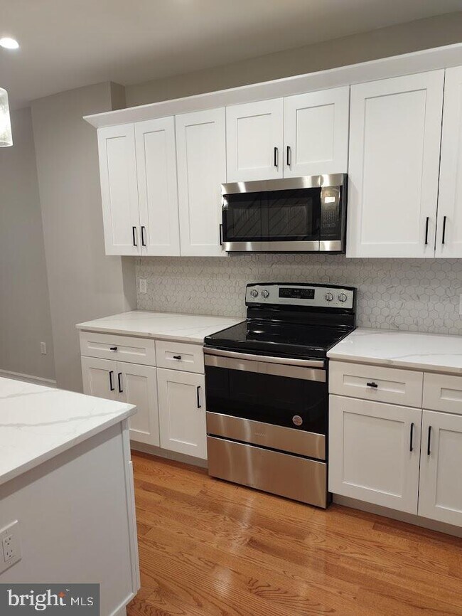 Building Photo - 1812 N Croskey St