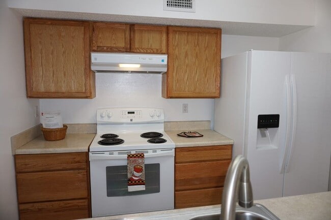 Building Photo - 2 Bedroom, 2 full bath Townhouse Near NAS Jax