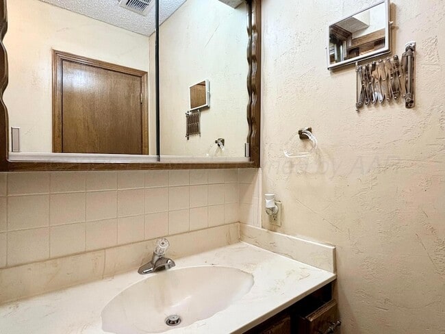 Building Photo - 4005 Linda Dr