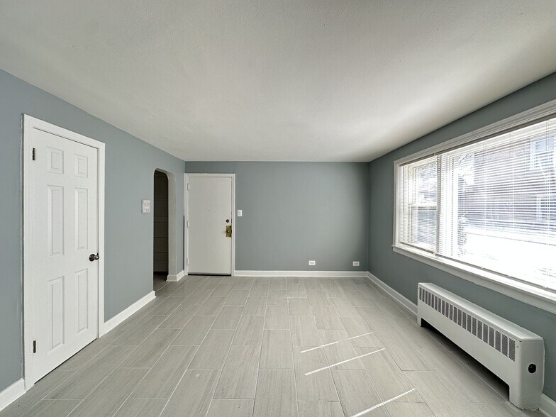 Building Photo - 6721 N California Ave