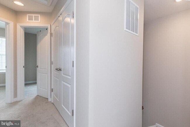 Building Photo - 227 Schramm Lp