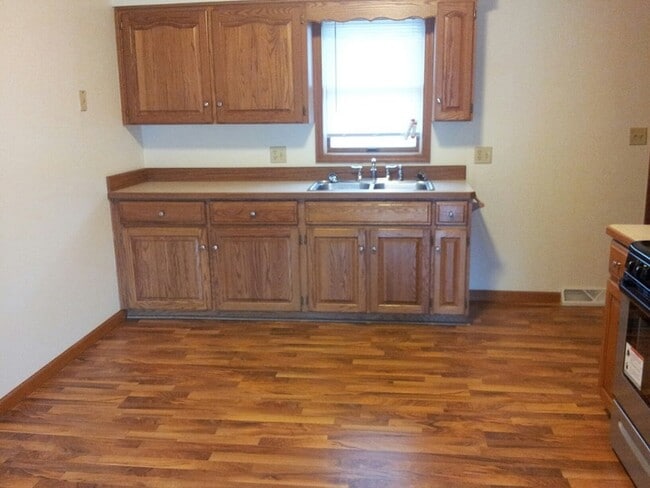 Building Photo - 423 W 2nd Pl