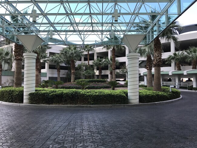 Building Photo - Turnberry Towers East | 17th Floor High-Rise Overlooking The Resort Corridor
