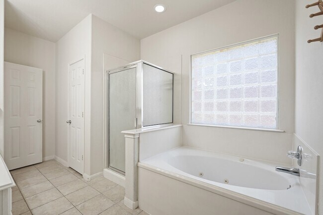 Building Photo - 29650 Legends Green Dr