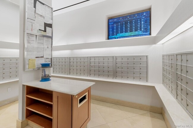 Building Photo - 345 E 93rd St