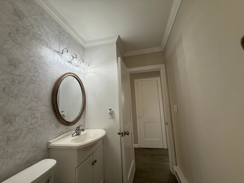 Building Photo - 801 Las Vegas Dr