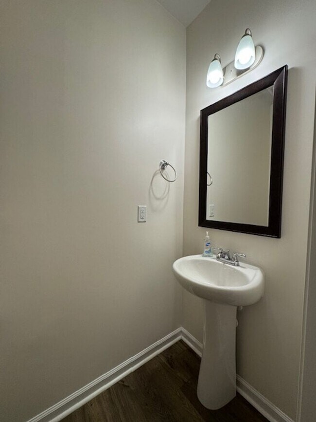 Building Photo - Charming 3-Bed, 2.5-Bath - Energy-Efficient Townhome in Simpsonville.  Discover your dream home i...