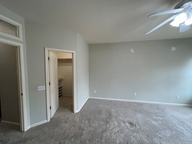 Building Photo - 4 bedrooms, an office and single-story home with a pool!!