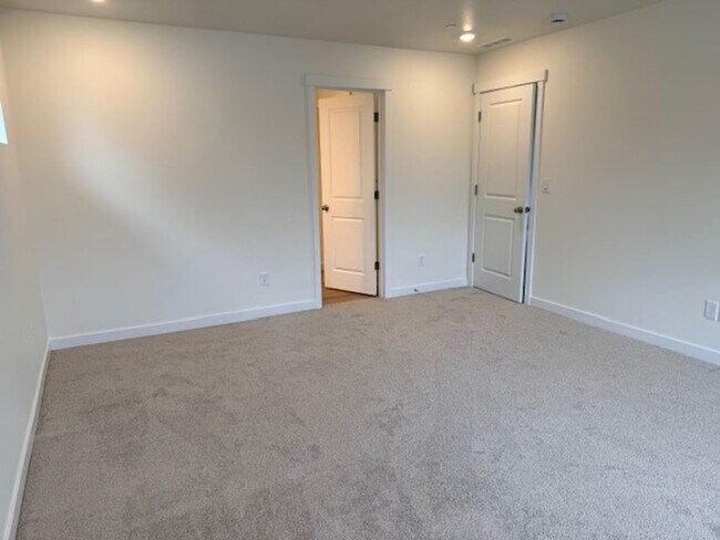 Building Photo - Elegant 4-Bed, 4-Bath 3-Story Home with Gourmet Kitchen & Private Backyard