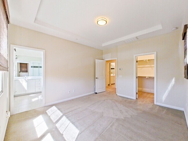 Building Photo - Desirable 3 bedroom Townhouse in the heart...