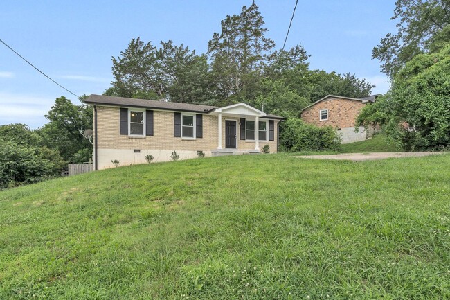 Building Photo - Incredible Fully-Updated 3 Bedroom Home wi...
