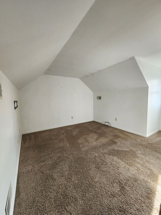 Building Photo - 811 E King St