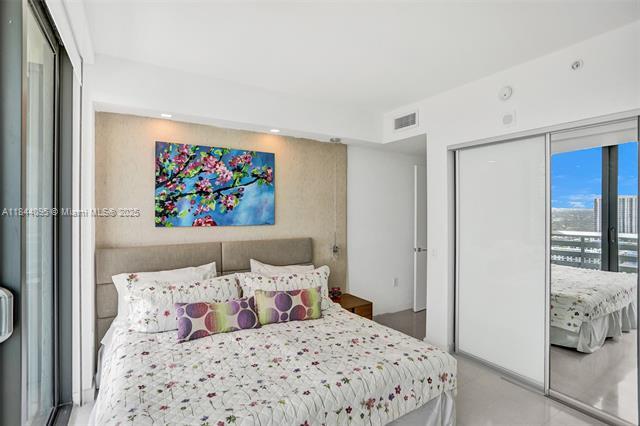 Building Photo - 460 NE 28th St