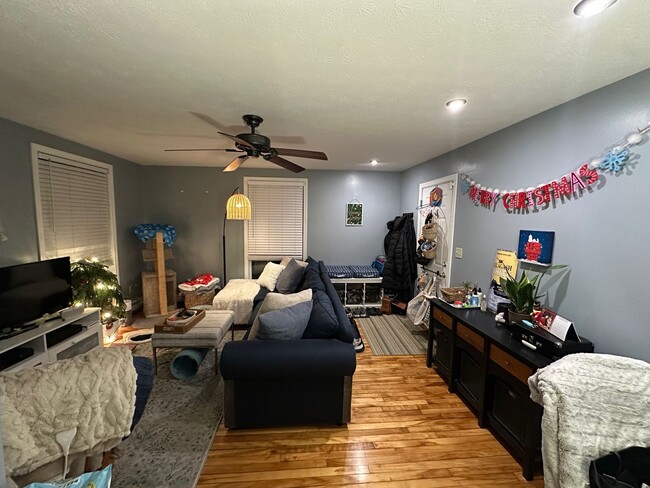 Primary Photo - Beautiful 2BR/1BA Condo Available January ...