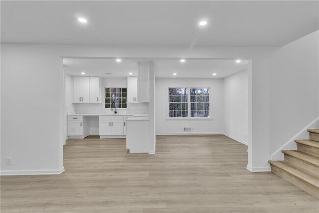 Building Photo - 3296 Columbia Woods Dr