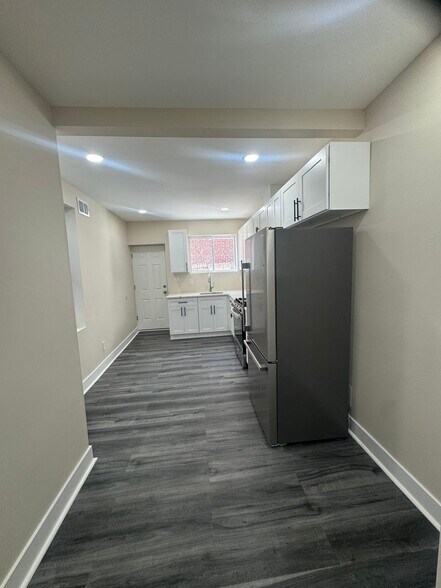 Building Photo - 459 E High St