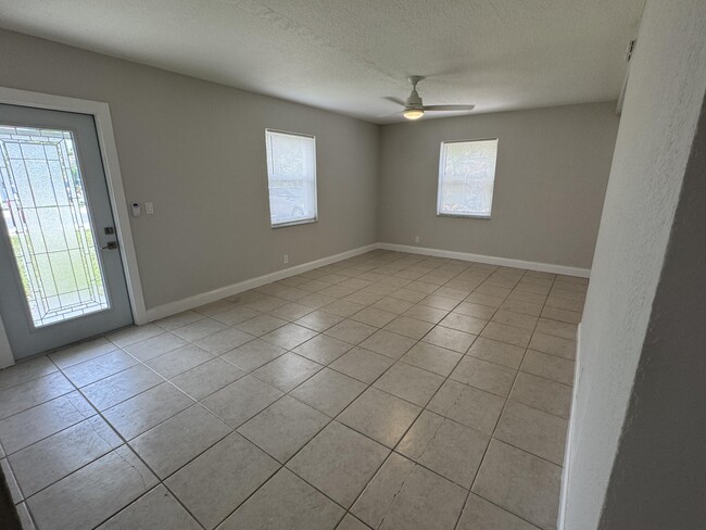 Building Photo - 1508 NW 1st Ave