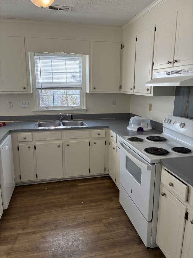 Building Photo - 3820 Sterling Pointe Dr