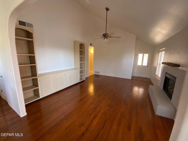 Building Photo - 715 Espada Dr