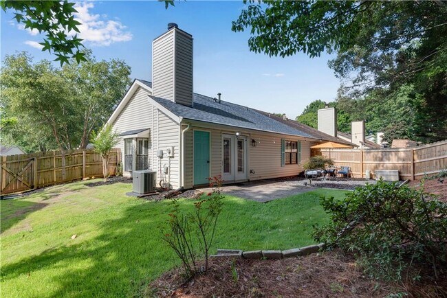 Building Photo - 5097 Village Green Way