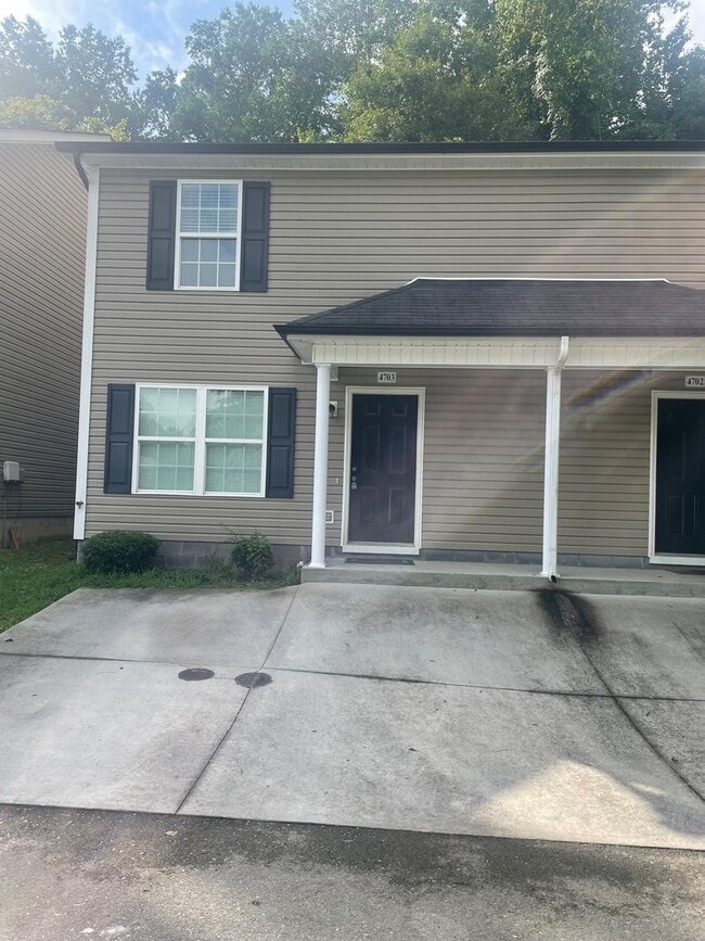 Building Photo - Knoxville 37918 - 2 bedroom, 2.5 bath town...