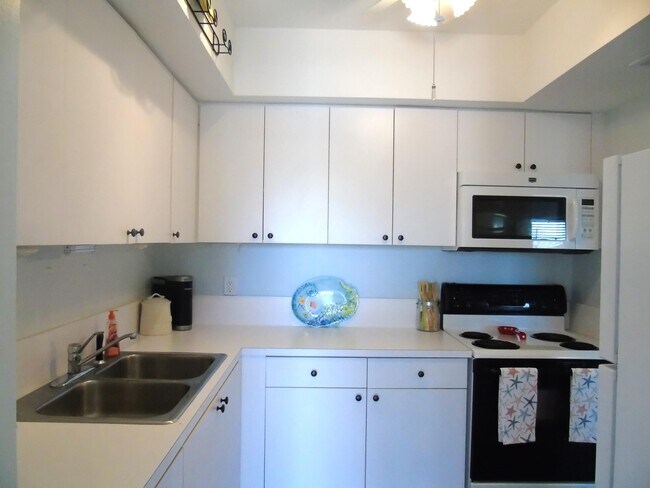 Building Photo - 309 Circle Dr S