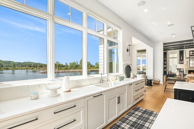 Building Photo - 6736 Saugatuck Bch Rd