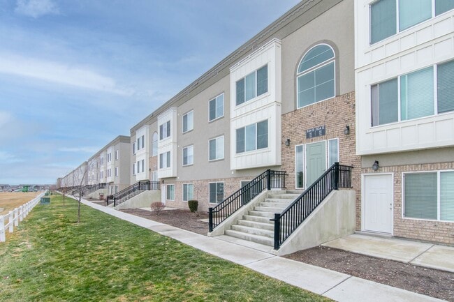 Building Photo - 734 E 500 S