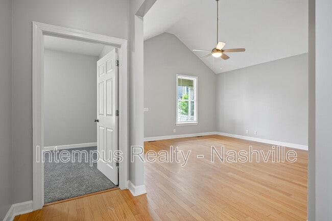 Building Photo - 1519 10th Ave N