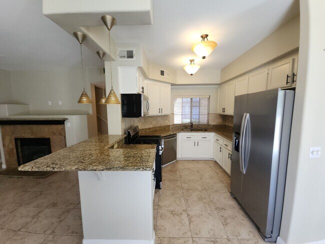 Building Photo - Immaculate Two Story Townhouse style Condo in Summerlin.