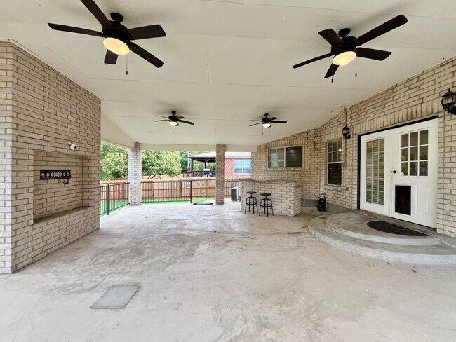 Building Photo - 11205 Forest Pass Ct