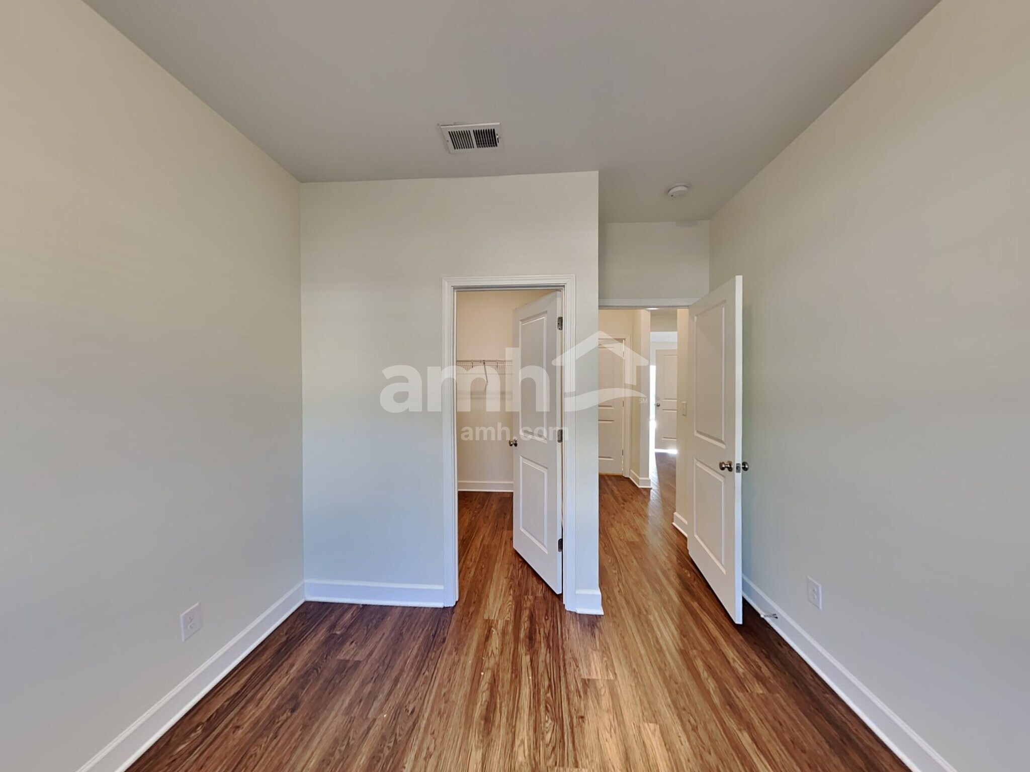 Building Photo - 4510 Tarpon Dr