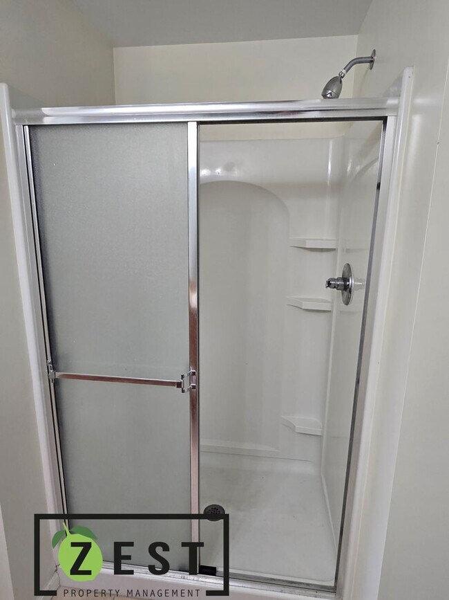 Building Photo - OPEN HOUSE- 5/6! 4PM-430PM! First floor 2 Bed 2 Bath Condo with tons of amenities!