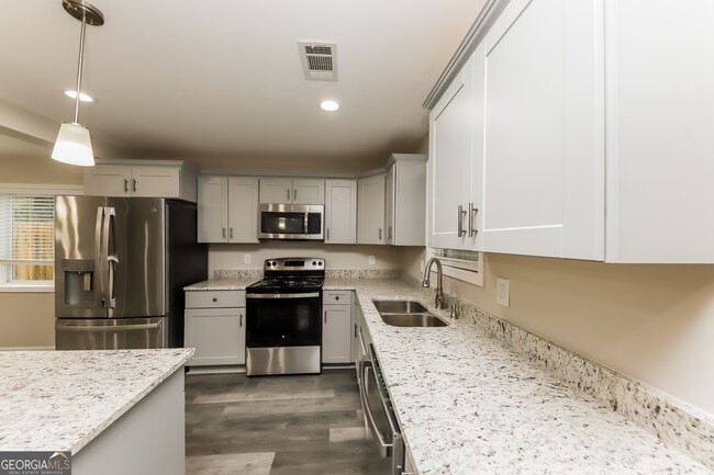 Building Photo - 3539 Meadowview Dr