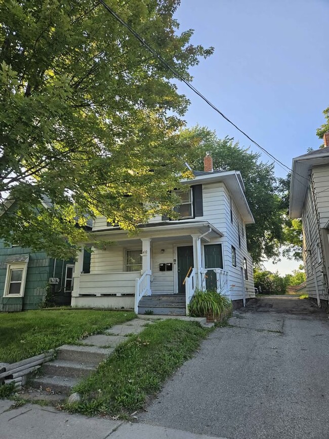 Building Photo - 412 W Saginaw St