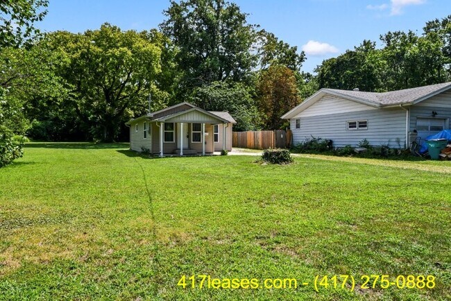 Building Photo - 2518 N Weller Ave